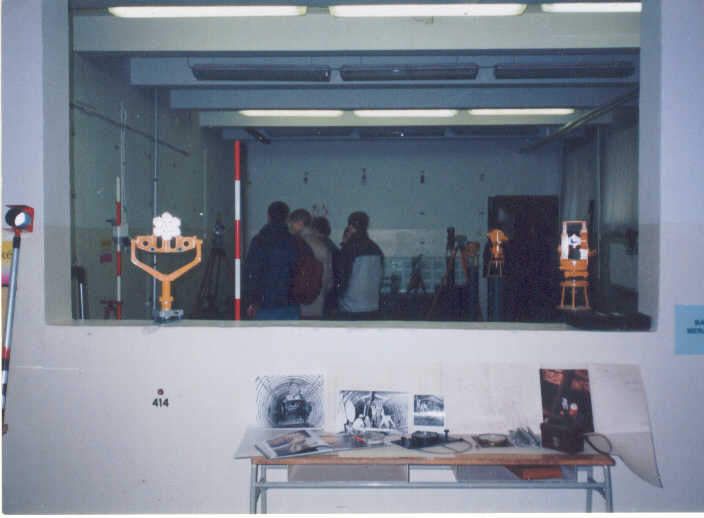 Vystaven� pr�stroje v laborat�riu