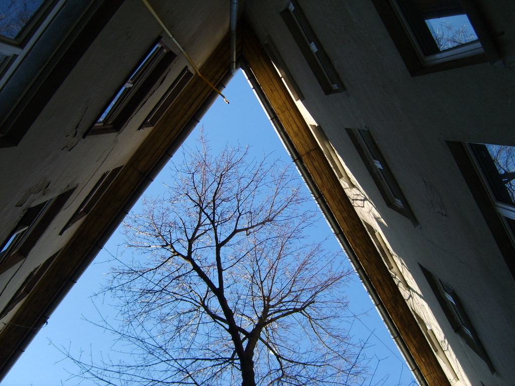 Dvor Strednej geodetickej �koly.